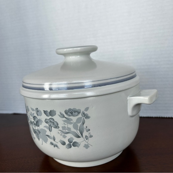 Vintage Royal Doulton Lambeth Stoneware "Shadow Play" Casserole with Lid England - Picture 2 of 10